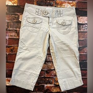 Aeropostale Capri Pants w/ Oversized Buttons Juniors size 3/4 Tan
